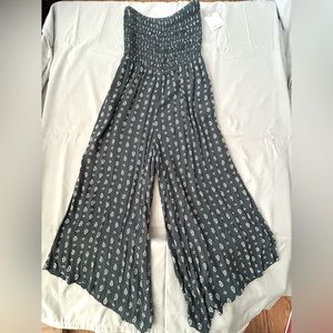 NWT. O’Neill Alaina tube green paisley romper. Size XS.